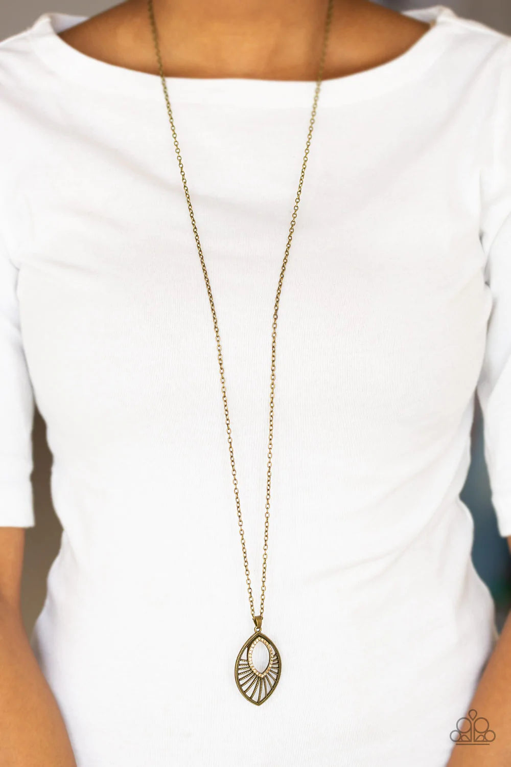 Court Couture - Brass Paparazzi Necklace