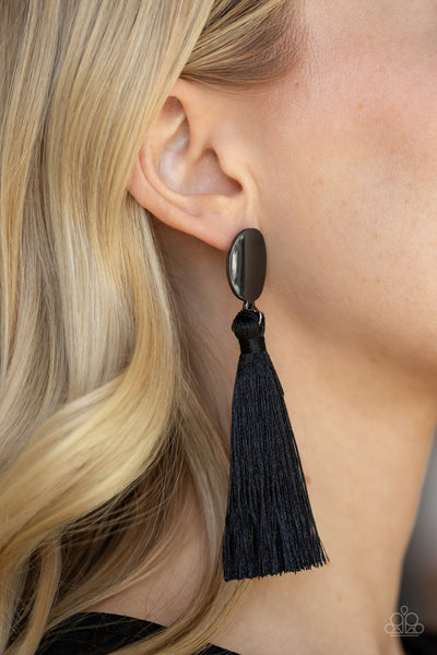 Va Va PLUME - Black Paparazzi earrings