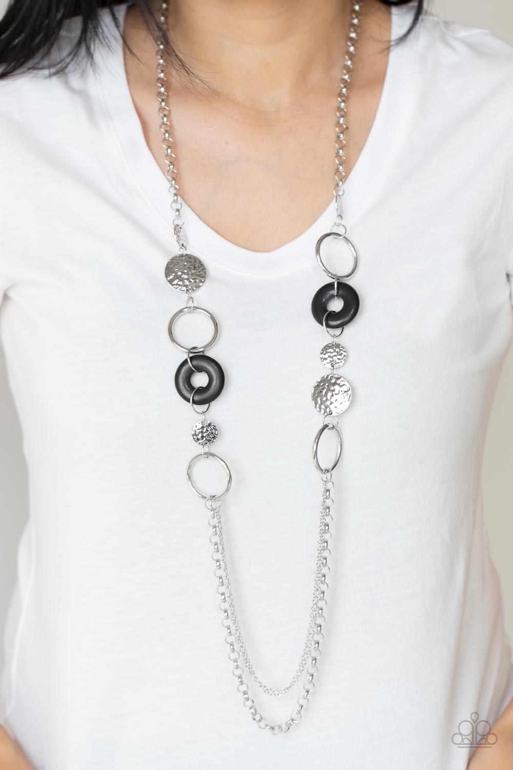 Grounded Glamour - Black Paparazzi Necklace