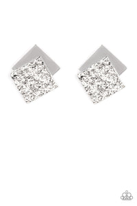 Square With Style Silver

Paparazzi Earrings