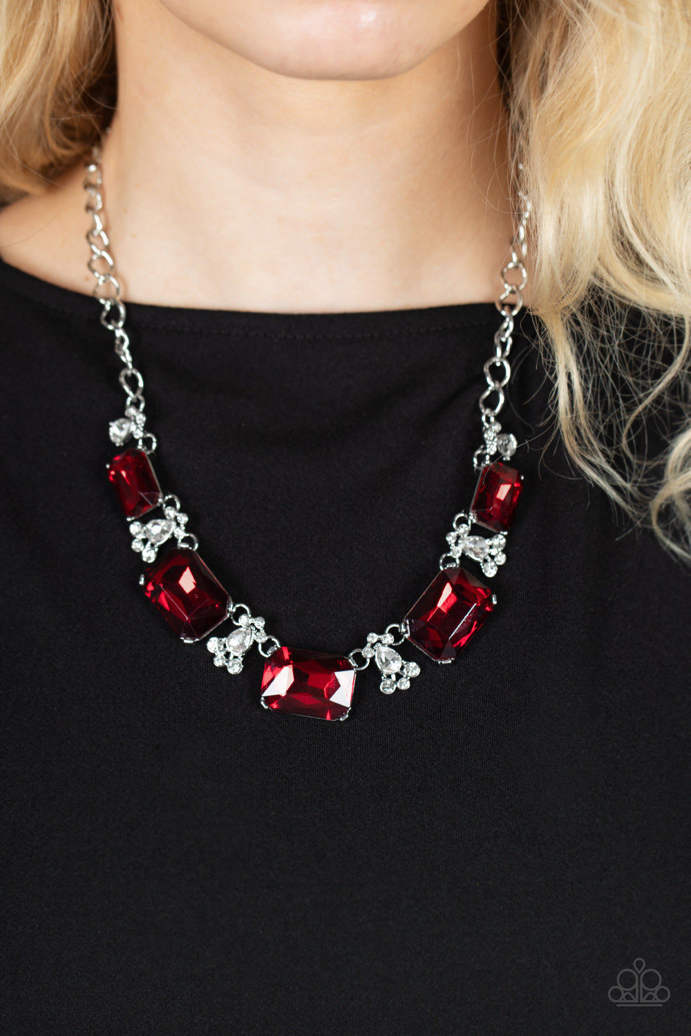 Flawlessly Famous - Red Paparazzi Necklace